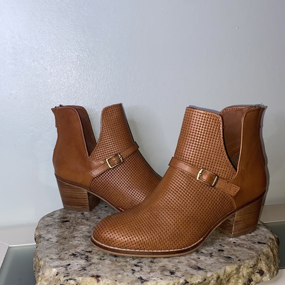 Journee Signature Women’s Shaw Leather Buckle Accent Bootie-Cognac-Size 6 - Picture 16 of 16